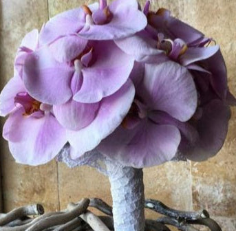 Lavender Whisper – The Bridal Bouquet That Turns Heads
